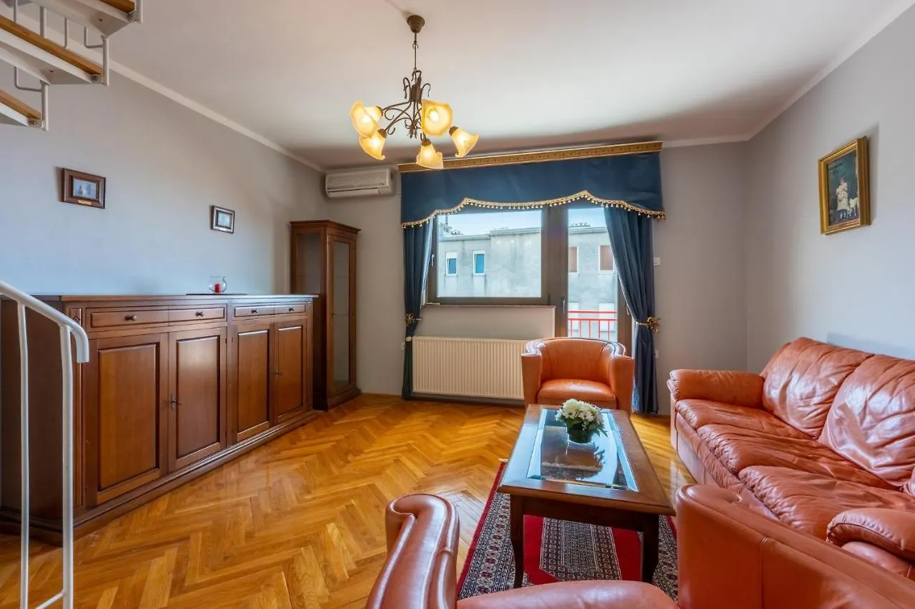 Rose Apartments 0*, Crikvenica