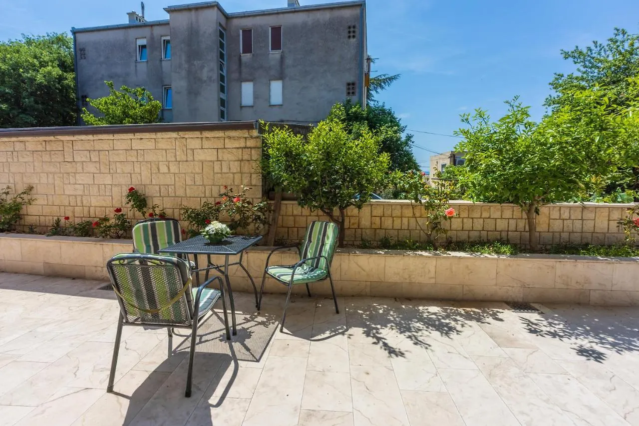 Rose Apartments 0*, Crikvenica