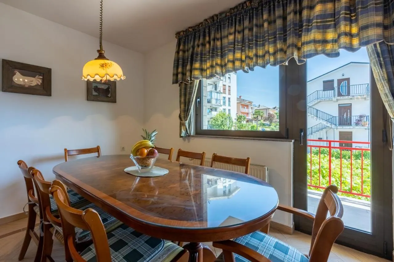 Rose Apartments 0*, Crikvenica