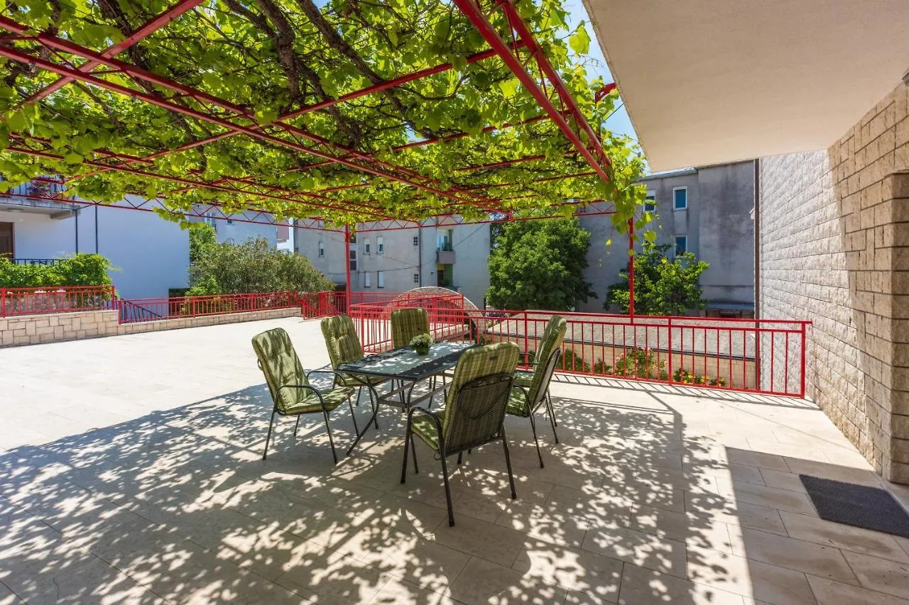 Rose Apartments